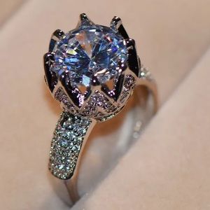 QUEEN SILVER DIAMOND CROWN ENGAGEMENT RING